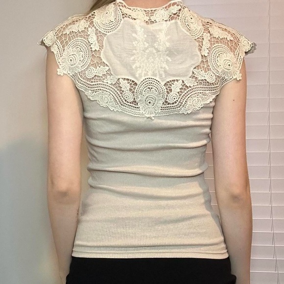 Cream Ruffled Cap Sleeve Blouse - Picture 5 of 7